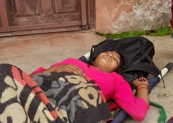 स्वास्थ्यकर्मी नहुदा वर्थीङ सेन्टर बन्द, गर्भवती स्टेचरमा बाहिर