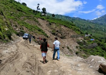 कर्णाली राजमार्गको कहर, वर्खालागे संगै यात्रुलाई सास्ती