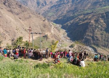 अनुमती बिनै बिद्युतको पोल निकाल्दा करेन्ट लागेर २ जनाको मृत्यु