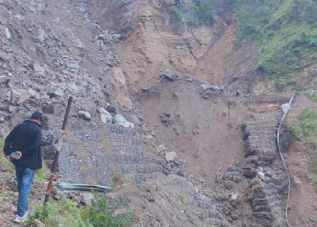 कर्णाली राजमार्ग फेरी अवरुद्ध
