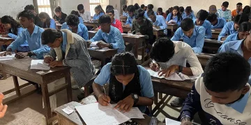 कालिकोटमा एसईईका उत्तरपुस्तिका परीक्षा केन्द्रमै धमाधम जाँच्न सुरु
